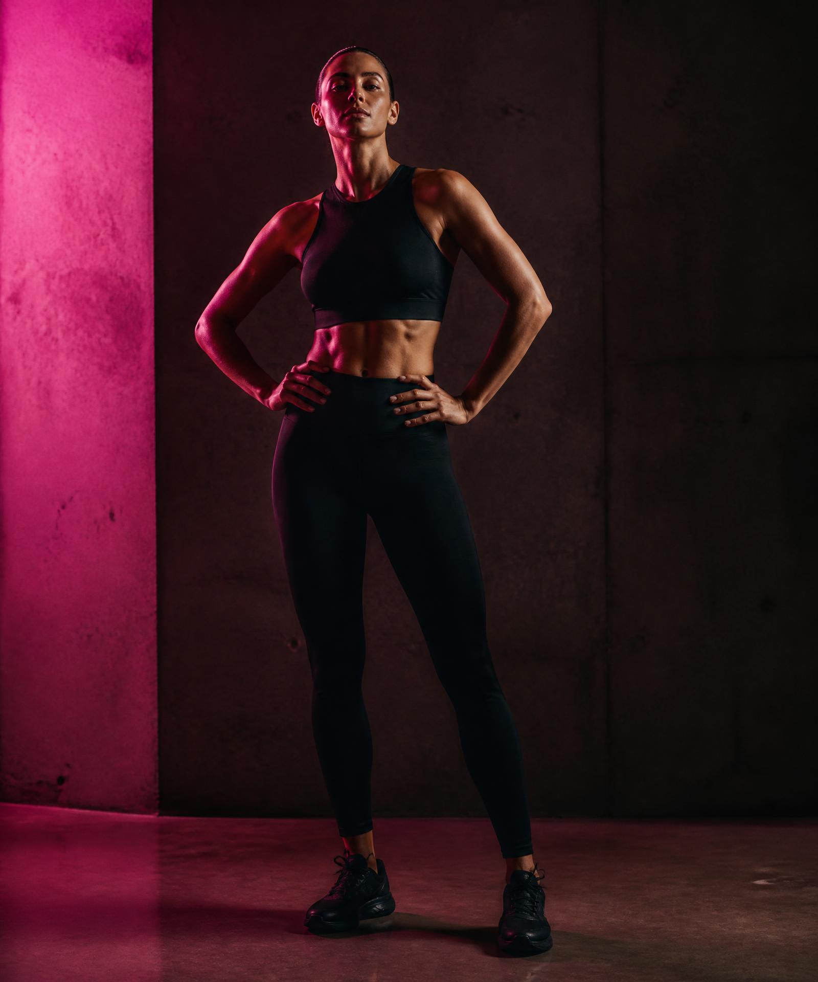 Model wearing the Dirty Diana black seamless training set